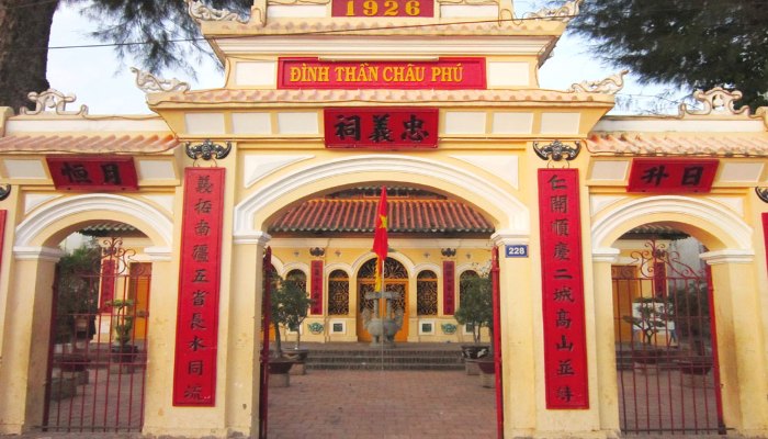Đình Châu Phú tọa lạc tại phường Châu Phú A