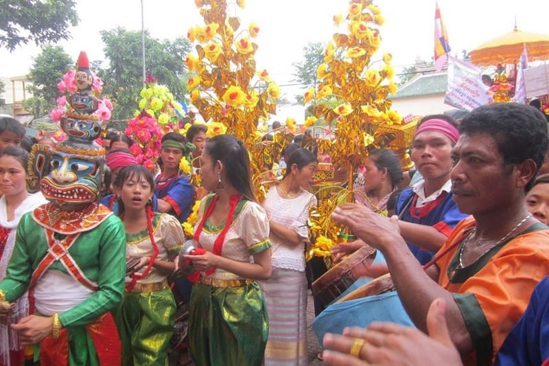 Rộn ràng cùng lễ hội Kathina của đồng bào Khmer Nam Bộ