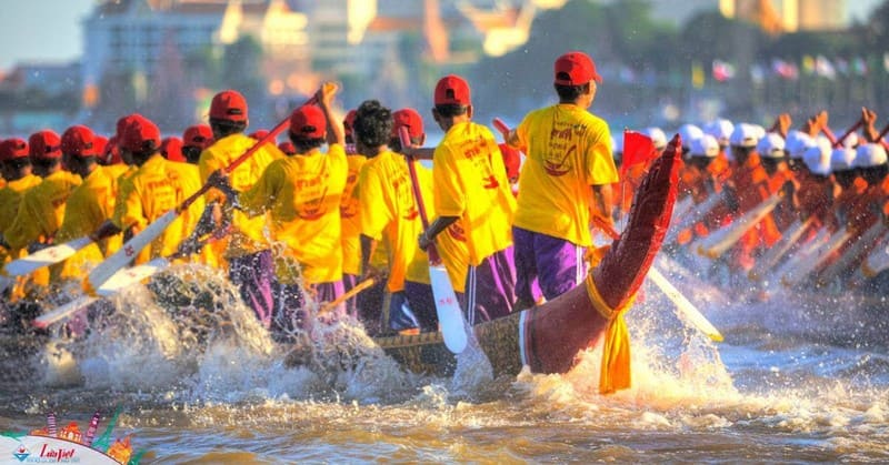 Hội thi đua thuyền vô cùng hoành tráng và hấp dẫn người xem