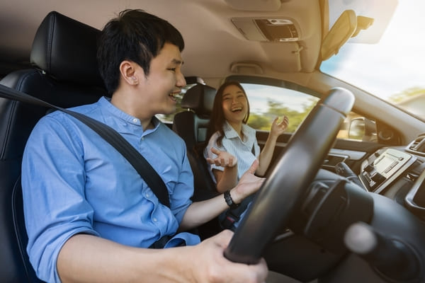 Nên thuê xe tự lái hay có tài xế sẽ tốt và tiết kiệm hơn?