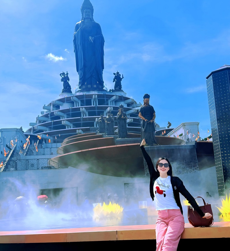 Thuê Xe limousine Đi Tây Ninh: Bảng Giá & Thủ Tục