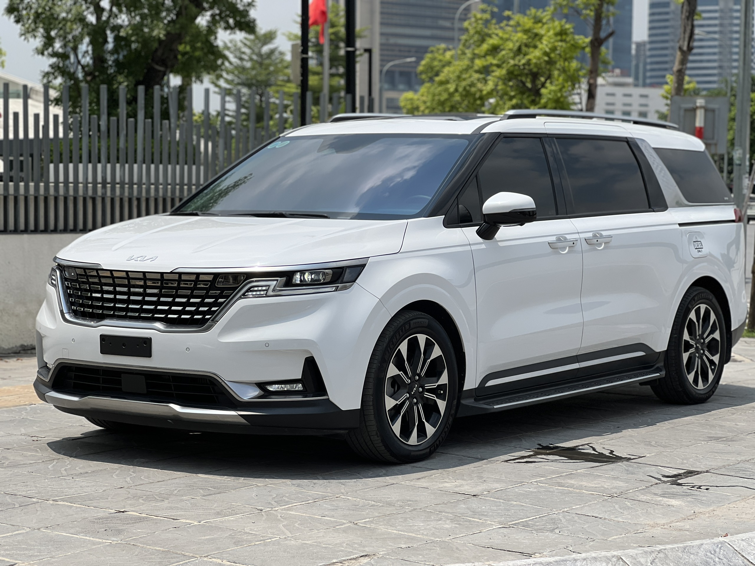 Cho thuê xe Kia Carnival tại Cần Thơ mới, xe đẹp và giá rẻ