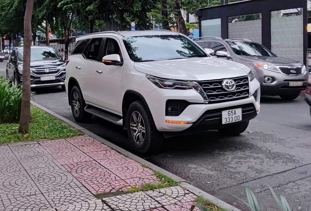 [2025] Thuê Xe Tự Lái Ở TPHCM Giá Rẻ, Thủ Tục Đơn Giản
